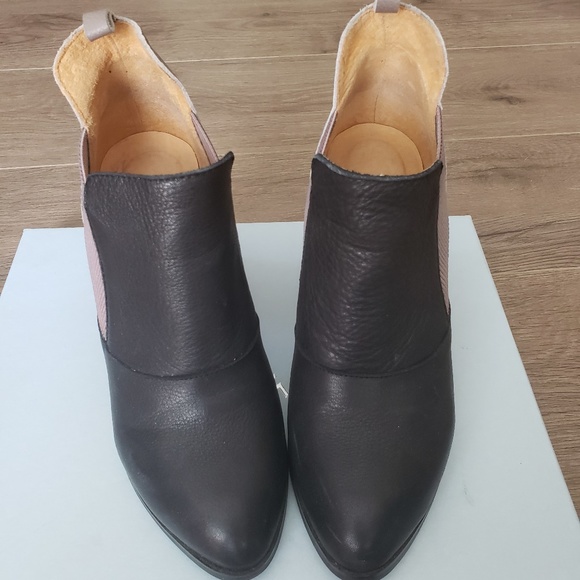 Shoe The Bear Elise L Bootie in Black/Taupe - Picture 3 of 7